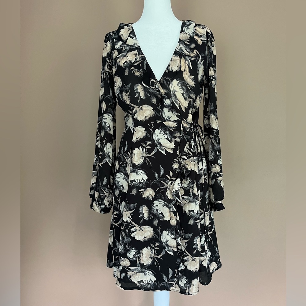 {ASTR The Label} Long Sleeve Floral Wrap Mini Dress in Black - Women's Small